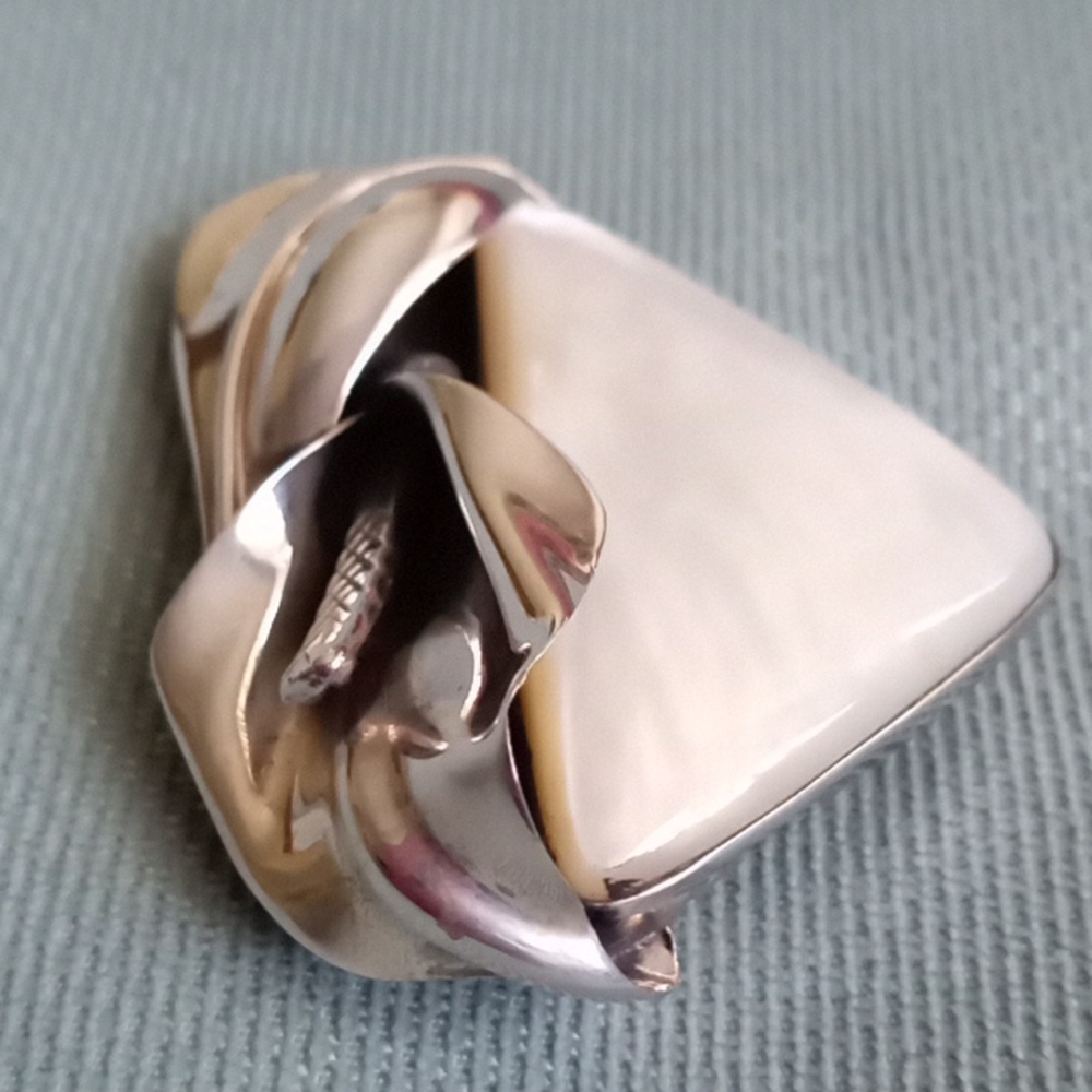 ARTIST MADE STERLING SILVER CALLA LILLY AND WHITE MOTHER OF PEARL PIN/PENDENT - Picture 4 of 10